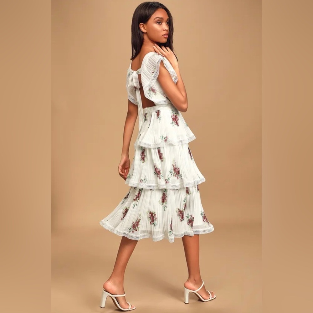 NWOT Lulu's White Floral Tiered Midi Dress